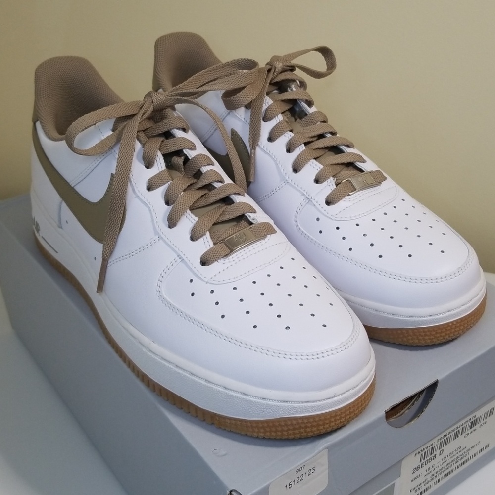PRISTINE BNWT HTF Color Nike Air Force 1